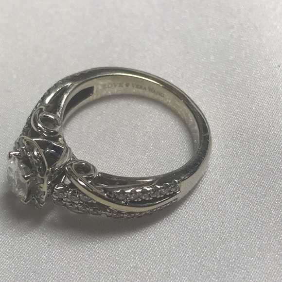 Vera Wang diamond ring - Picture 4 of 7